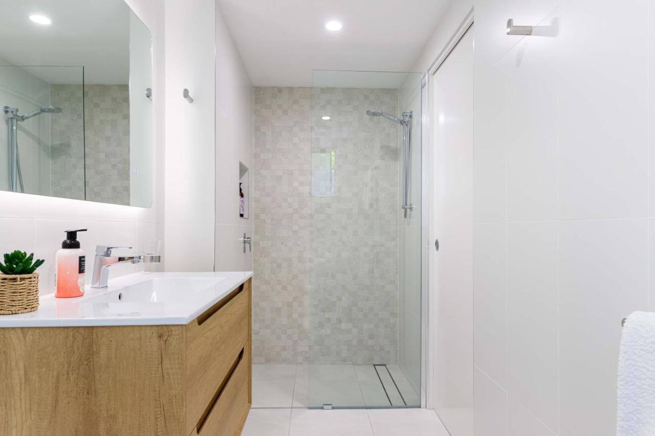 Oasis Luxe On Macrossan Street - Stylish Residence พอร์ตดักกลาส ภายนอก รูปภาพ